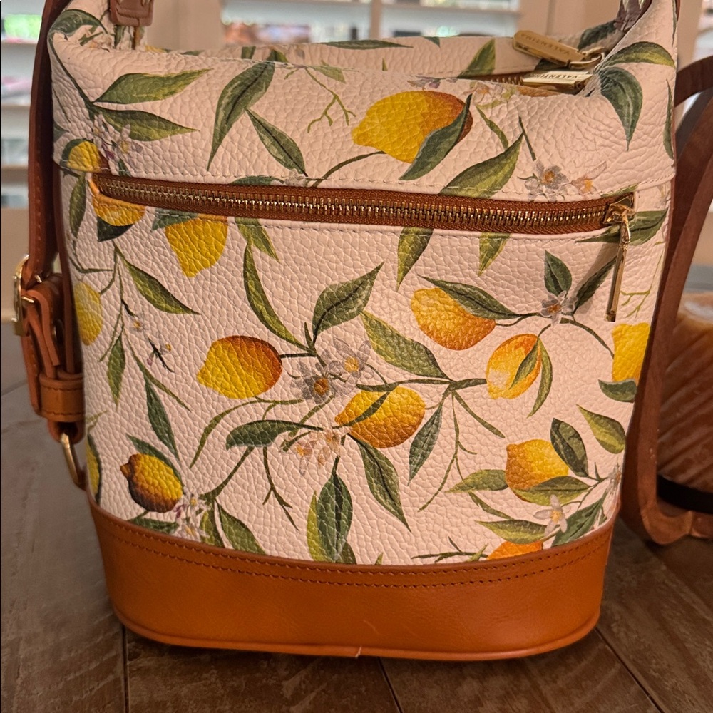 NWOT, Valentina vintage crossbody bucket bag in a gorgeous leather lemon print. - Picture 2 of 9